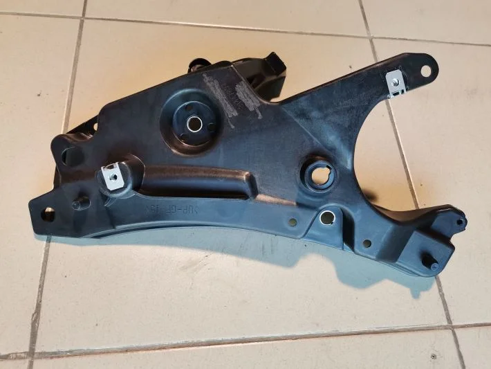 Volvo S90 V90 Çamurluk Braketi 2017 2018 2019 2020 Model